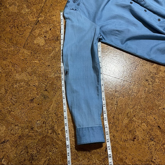 Chambray Lightweight Floral Embroidered Button Down Shirt Sz M - Picture 12 of 12